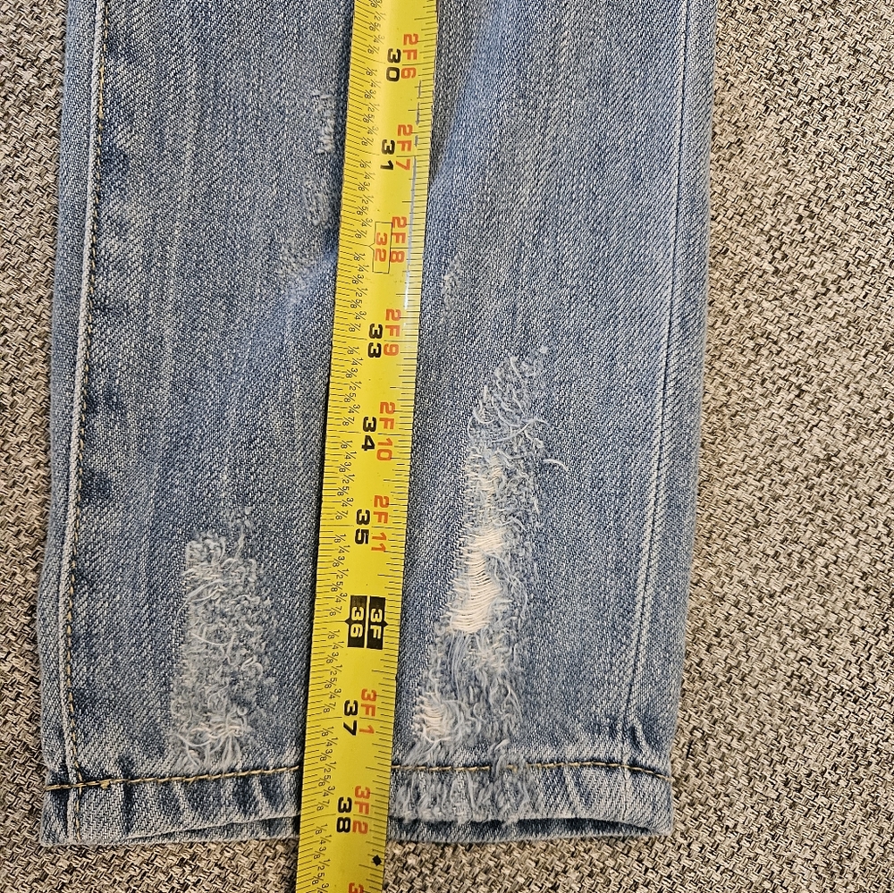 Blanknyc Star Studded Crop Jean Light wash Sz 26 - Picture 8 of 14